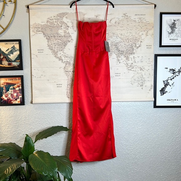 House of CB ‘Shani’ Red Satin Corset Maxi Dress NWT - Picture 8 of 13
